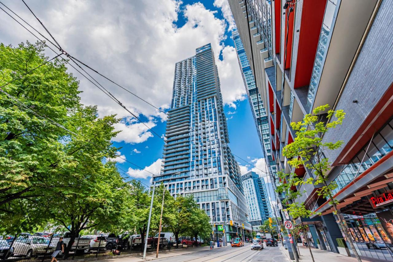 Luxury 2 Bedroom Condo High Floor Close To Eaton Center Toronto Exteriör bild